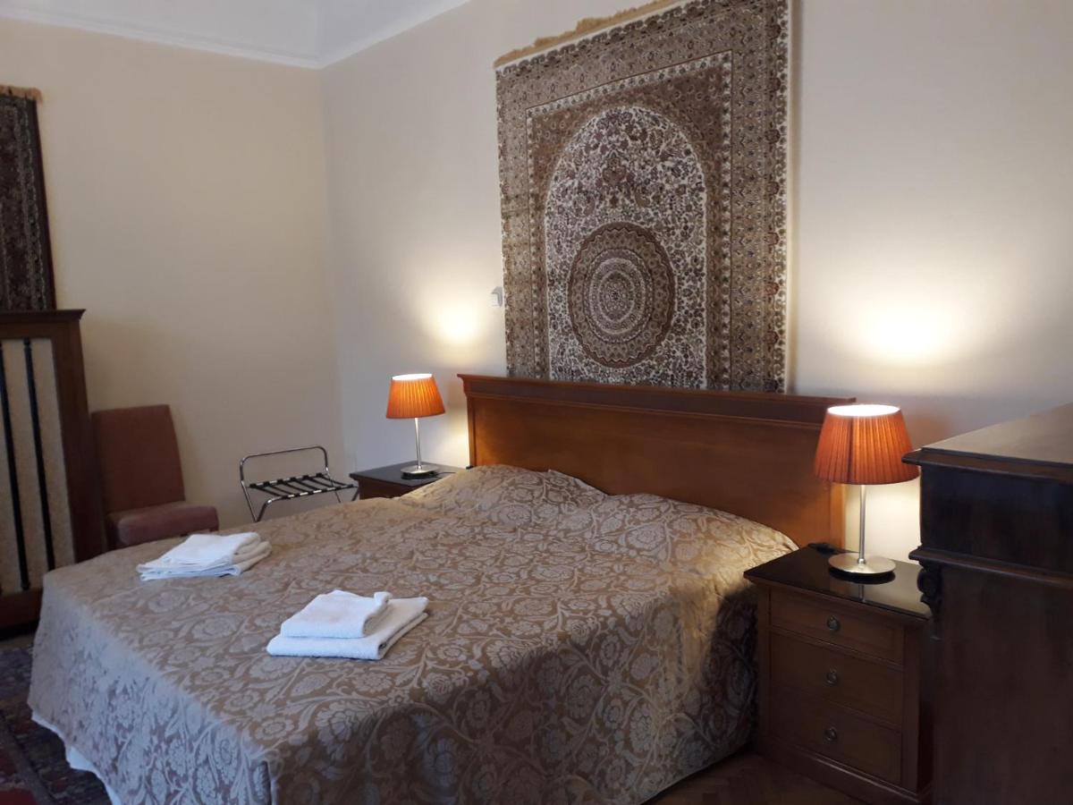 Swan Apartment บูดาเปสต์ ภายนอก รูปภาพ