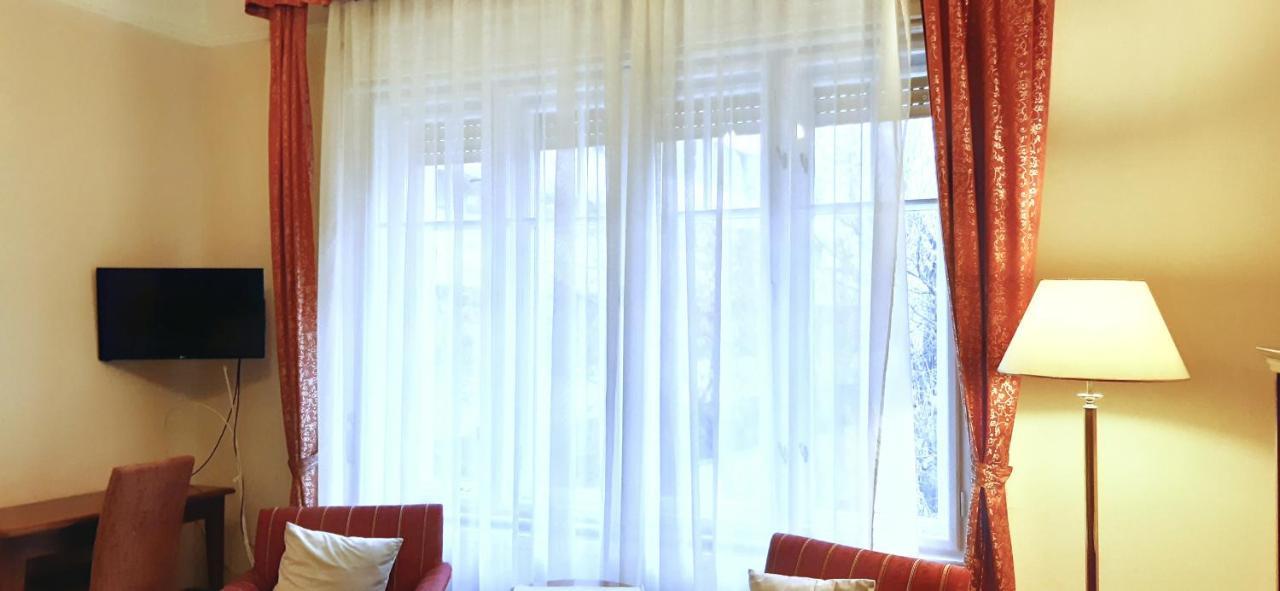 Swan Apartment บูดาเปสต์ ภายนอก รูปภาพ