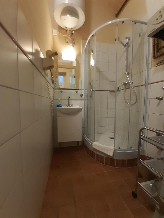 Swan Apartment บูดาเปสต์ ภายนอก รูปภาพ