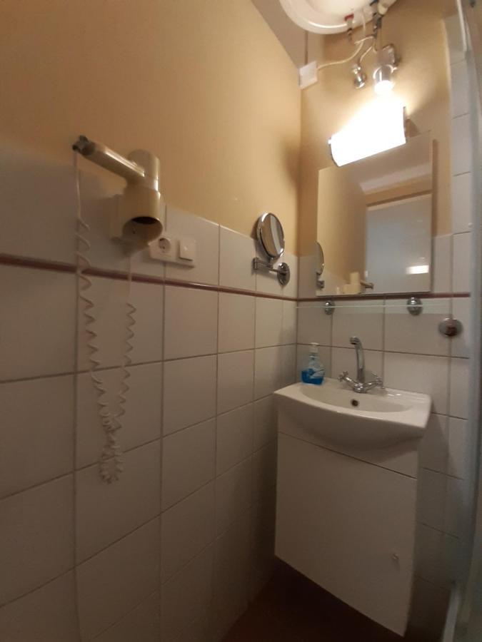 Swan Apartment บูดาเปสต์ ภายนอก รูปภาพ